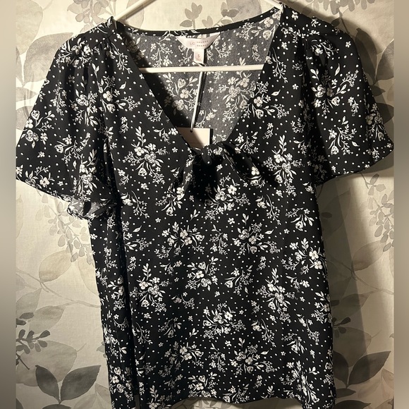 LC Lauren Conrad Tops - NWT Women’s LC Lauren Conrad Tie Front Bow Woven Tee Size Small